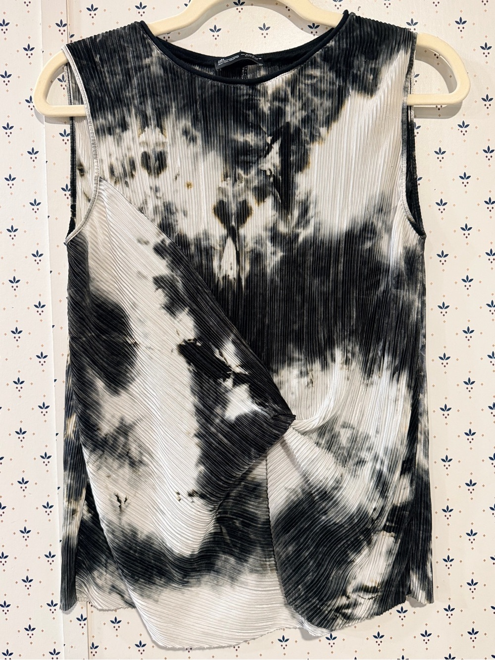 Zara Black & White Tie Dye Pleated Plissé Twist Tank Top - Size M